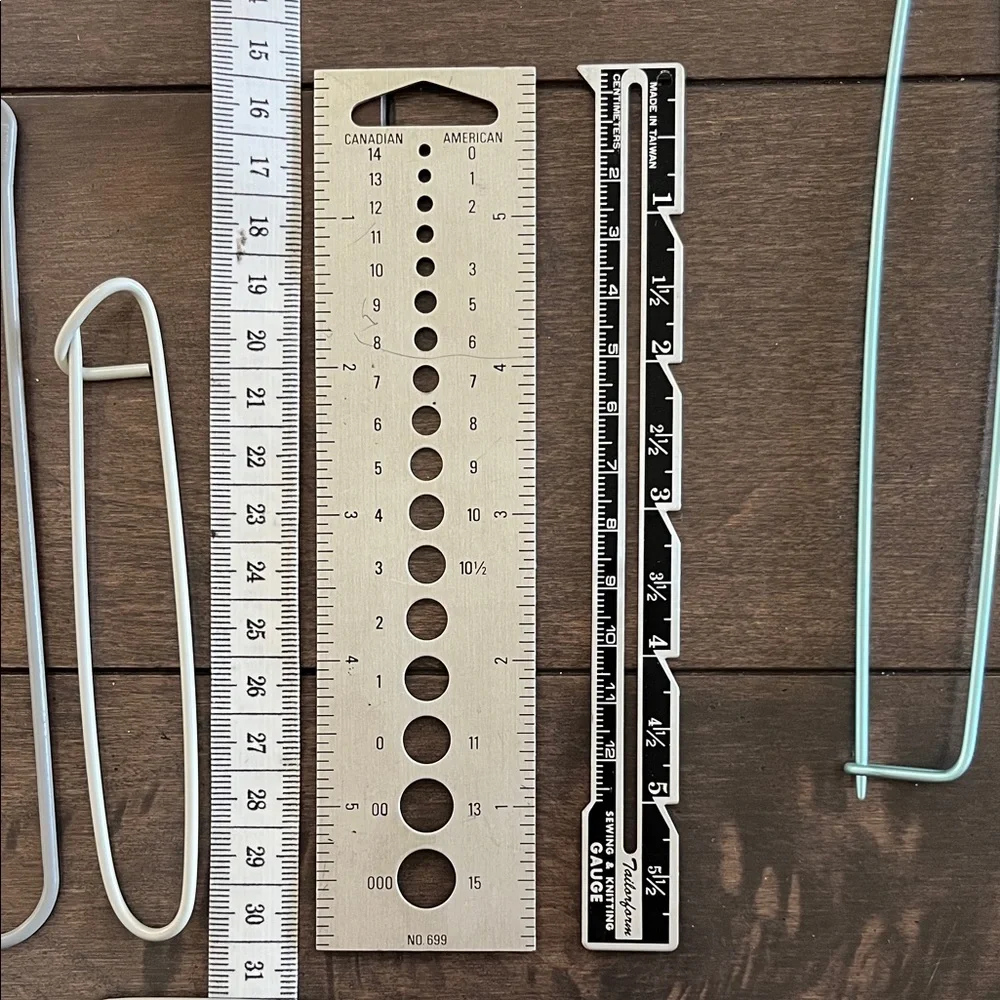 Assorted Knitting Set - Picture 3 of 3